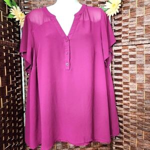 Torrid blouse veil blouse is purple in color and is in good condition